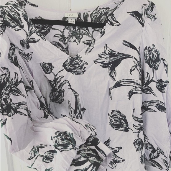 Lavender floral, flowy top! - Picture 4 of 4